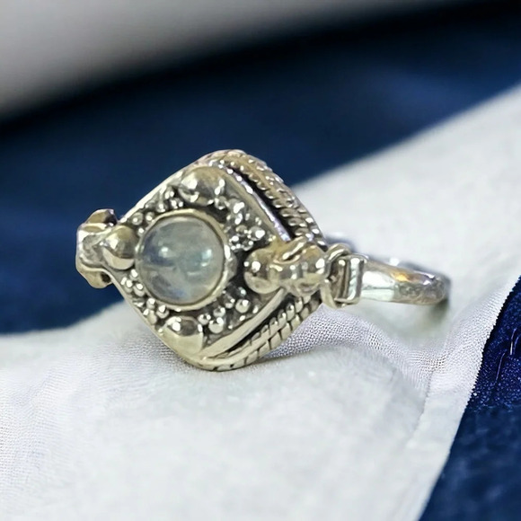 Labradorite Poison Sterling Silver Ring (8.5) - Picture 2 of 13